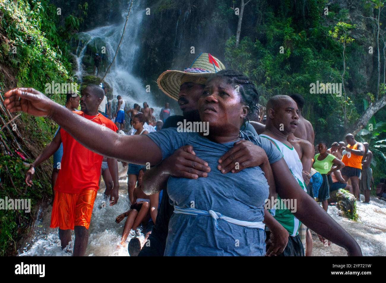 Haiti Voodoo Festival in Saut d'Eau, in Saut d'Eau, Ville Bonheur, Haiti. Thousands of both Vodou and Catholic followers gathered under the Saut d'Eau Stock Photo