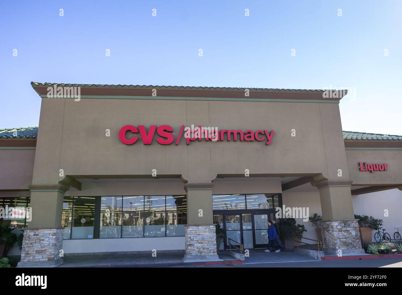 Pharmacy pharmacist cvs hi-res stock photography and images - Alamy