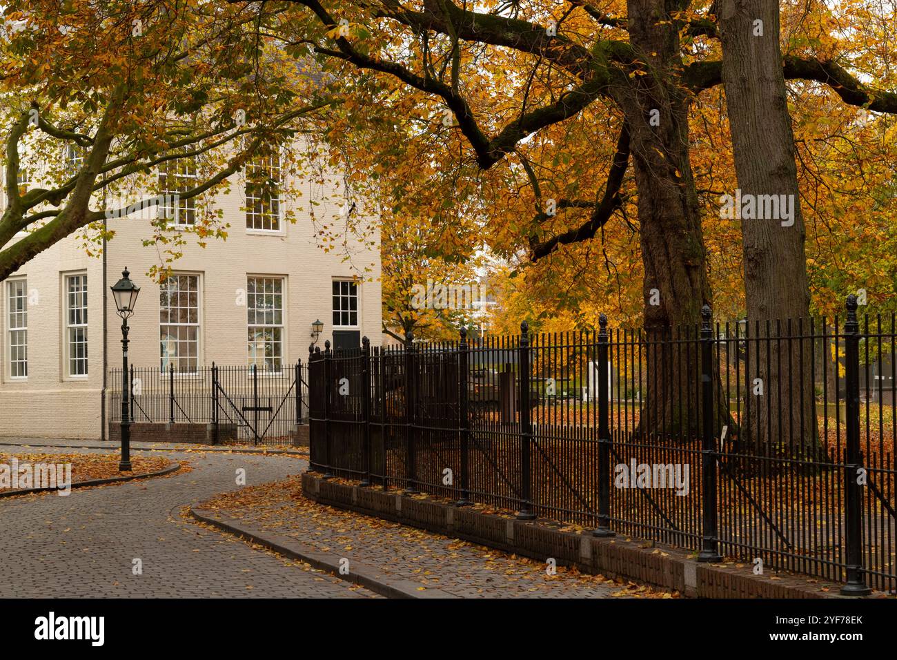 Old dutch house hi-res stock photography and images - Alamy