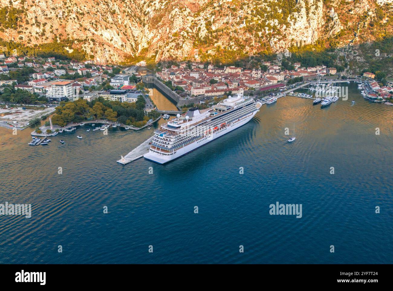 Docked cruise ship sunset hi-res stock photography and images - Alamy