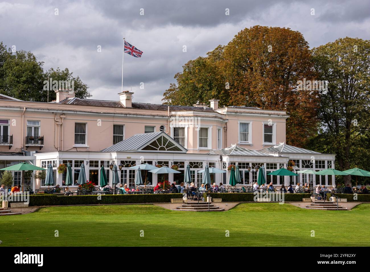 Dining on the terrace at Phyllis Court Club, Henley on Thames, UK Stock Photo