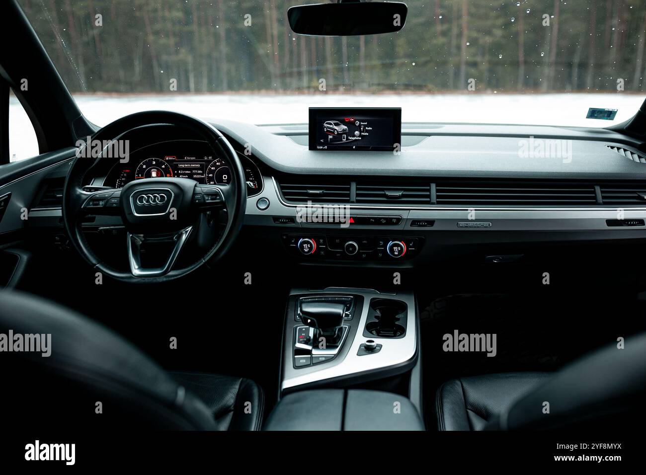 Q7 audi hi-res stock photography and images - Page 4 - Alamy, image size:1300x956