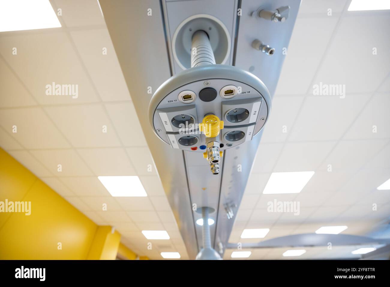 Multiple socket hi-res stock photography and images - Alamy