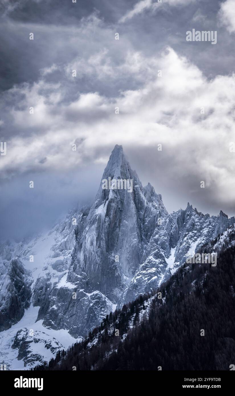 Stormy mountainscape hi-res stock photography and images - Alamy