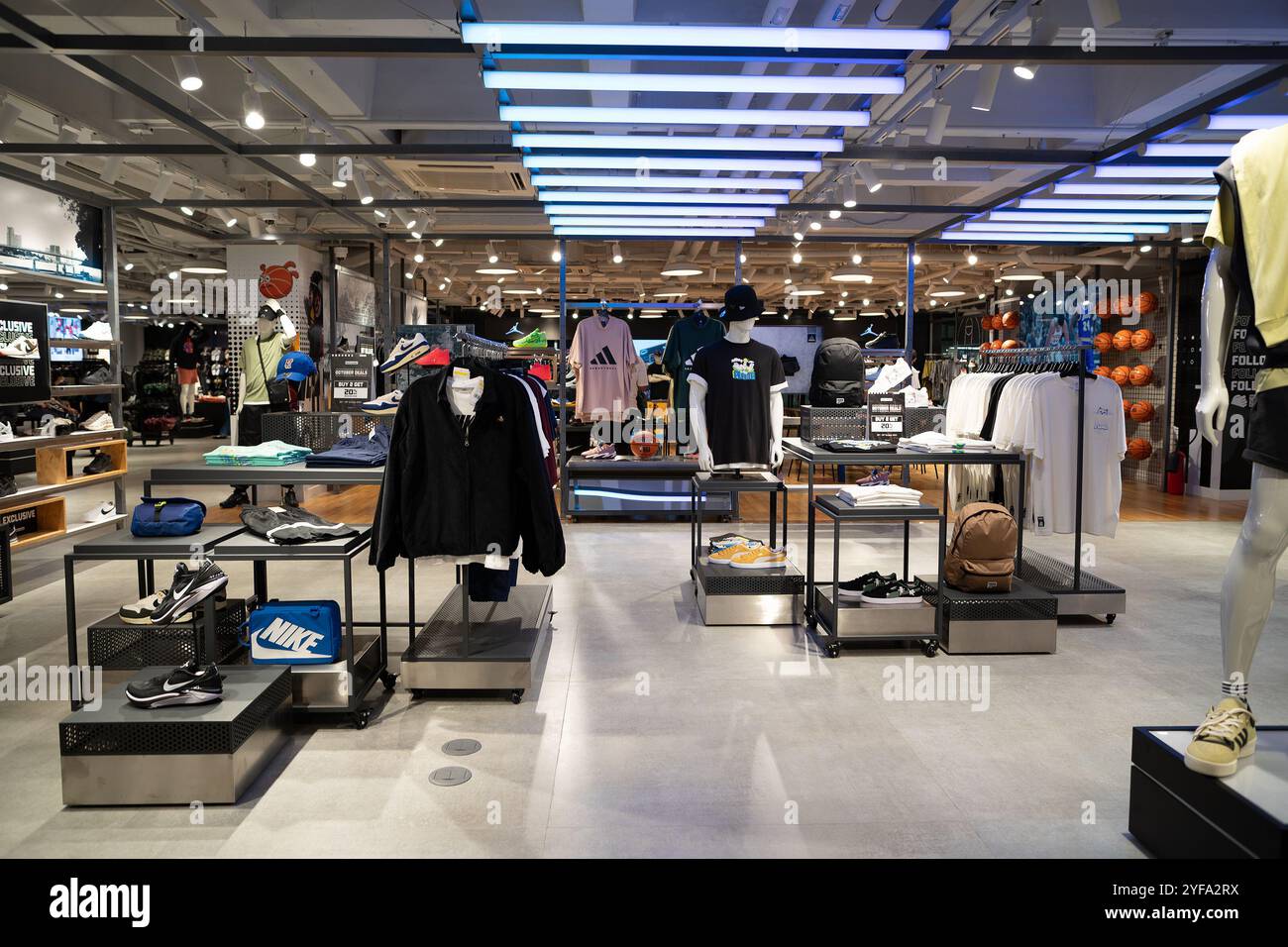 foot locker nike clothing