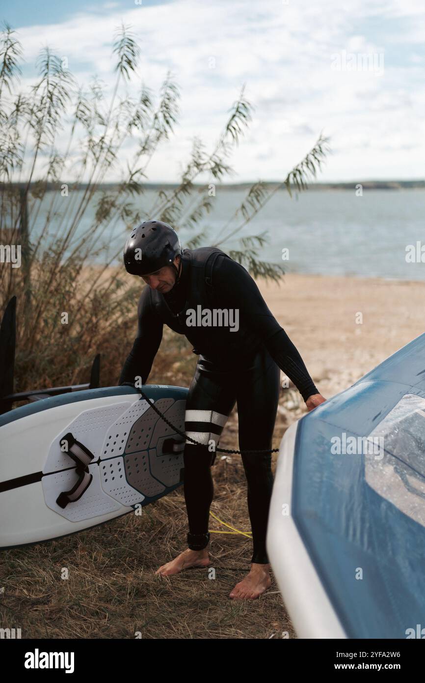 Wing foiling hi-res stock photography and images - Alamy