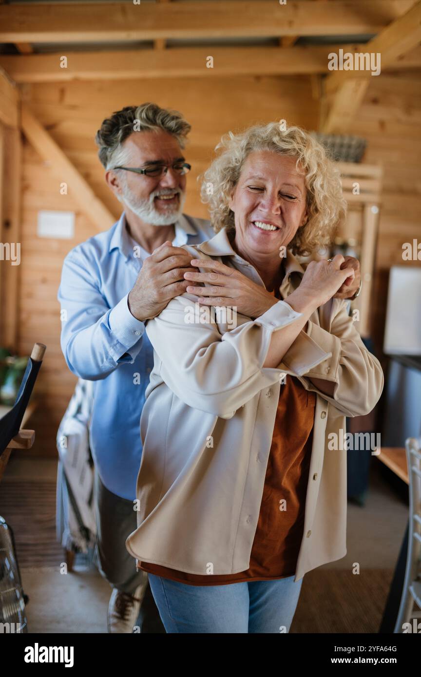 Middle aged couple hugging hi-res stock photography and images - Alamy