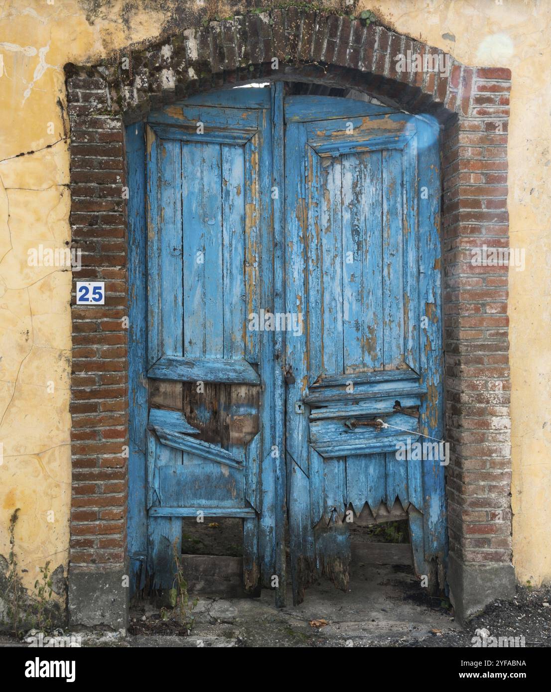 Damaged entrance gate hi-res stock photography and images - Alamy