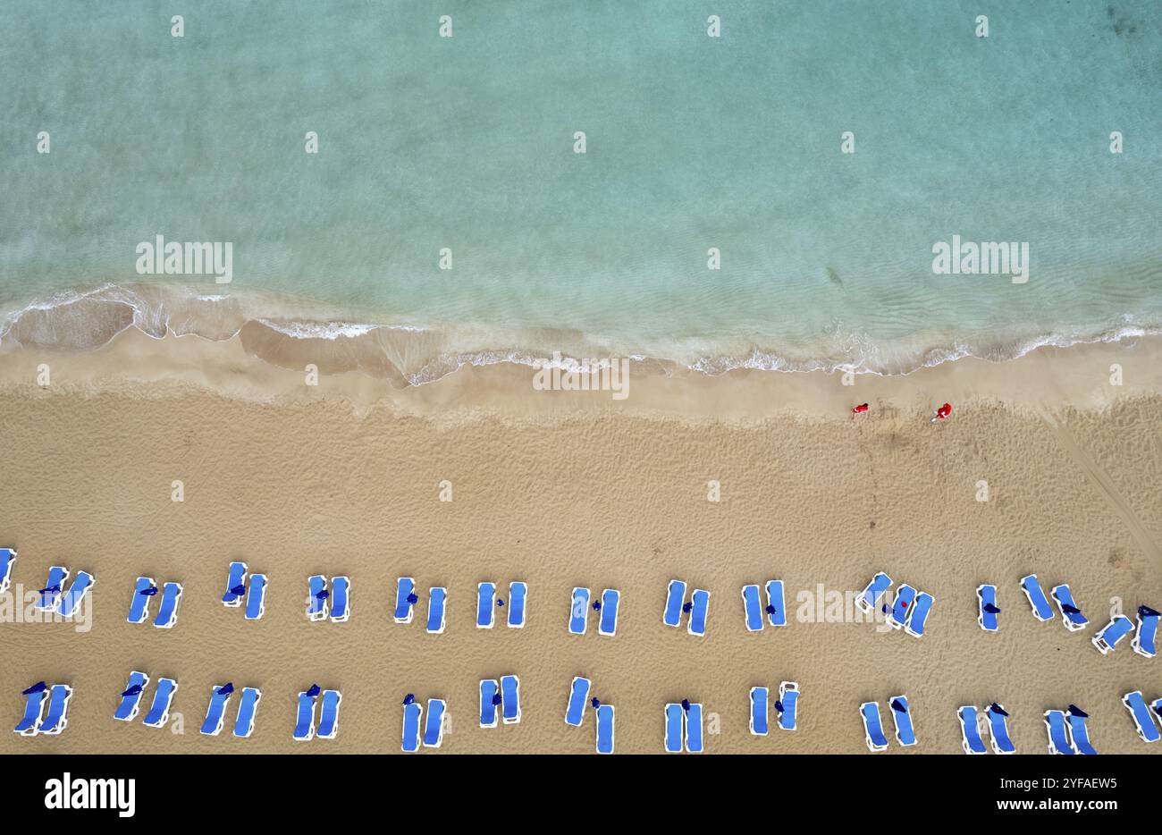 Aerial view sandy beach sunbeds hi-res stock photography and images - Alamy