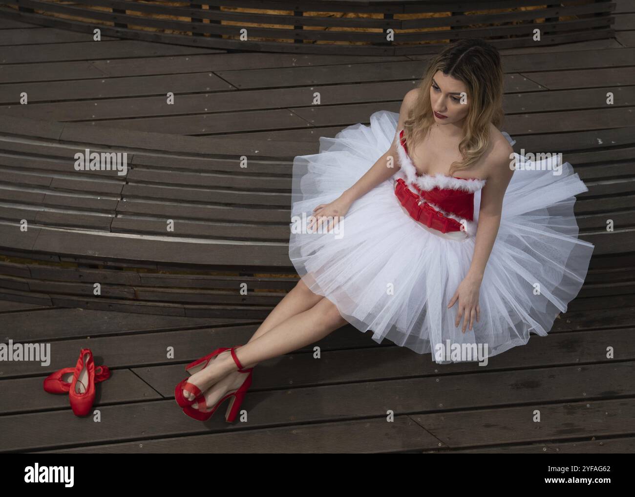 Person wearing white dress red hi-res stock photography and images - Alamy