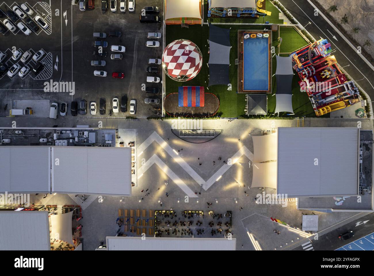 Night parking lot from top hi-res stock photography and images - Alamy