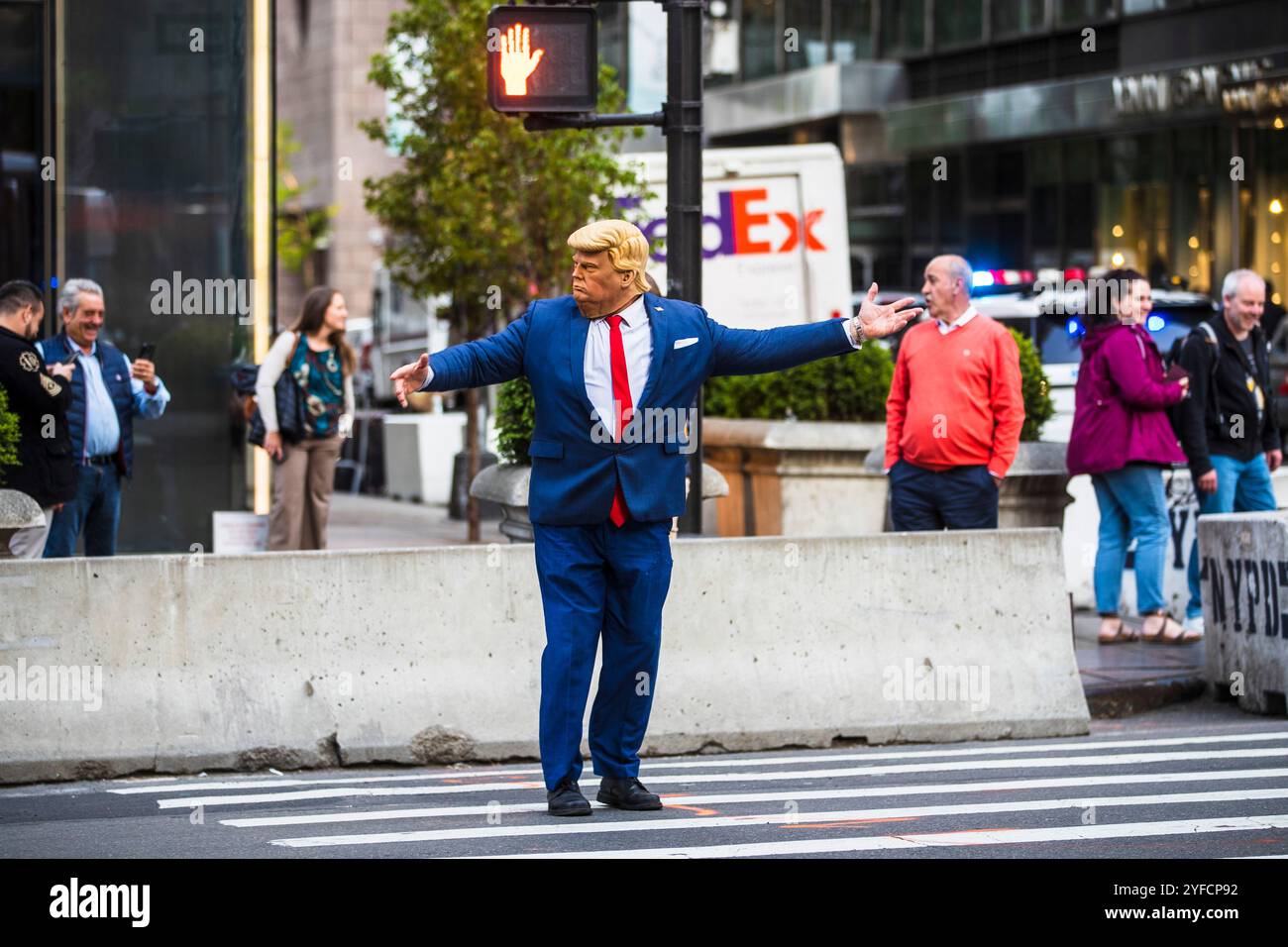 MIMIKRY Máscara De Látex De Donald Trump – Color Naranja Con Pelo Sintético, Talla Única Para Adultos, Ideal Para Cosplay Y Disfraces