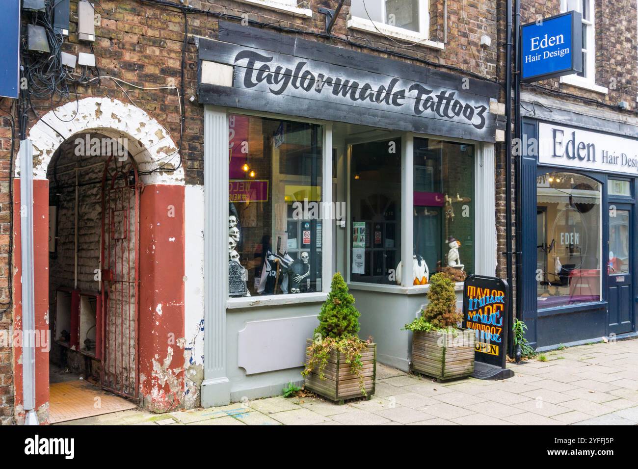 Tattoo parlour hi-res stock photography and images - Page 3 - Alamy, image size:1300x956