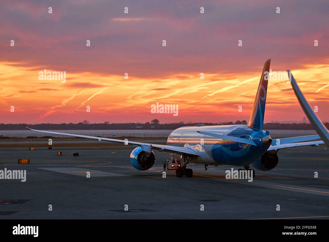 Airplane takes off dawn aircraft hi-res stock photography and images ...