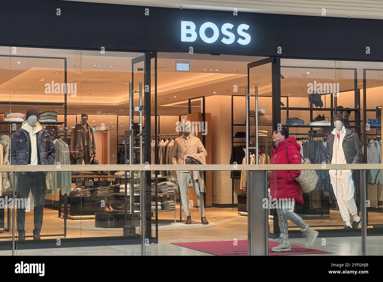 Hugo Boss Filiale in Muenchen in den Riem Arcaden *** Hugo Boss store