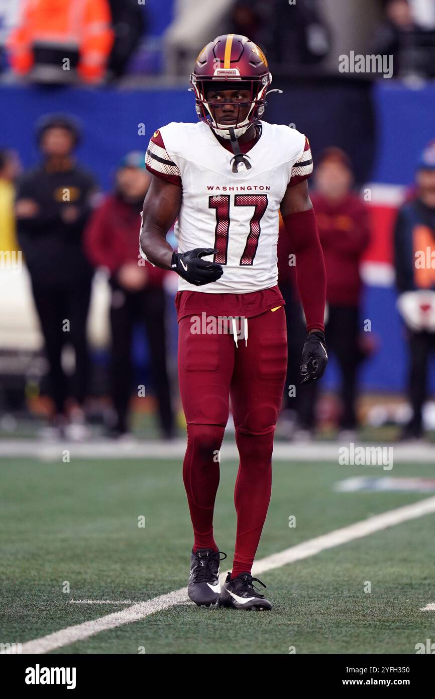 Washington Commanders wide receiver Terry McLaurin (17) during an NFL