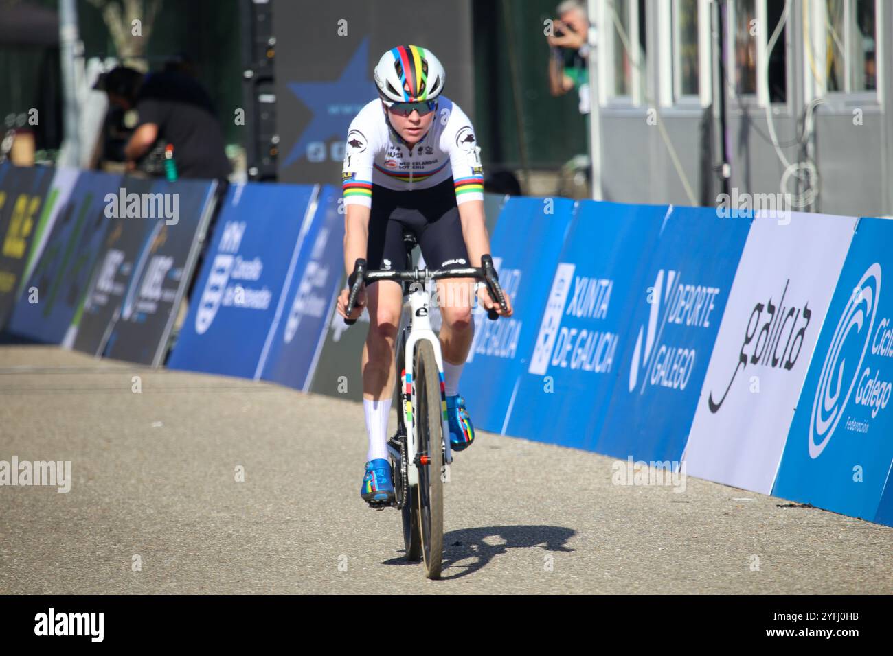 Pontevedra, Spain, 03rd November, 2024: Dutch cyclist Fem Van Empel (1) during the women's elite race of the 2024 European Cyclocross Championships, on 03 November 2024, in Pontevedra, Spain. Credit: Alberto Brevers / Alamy Live News. Stock Photo