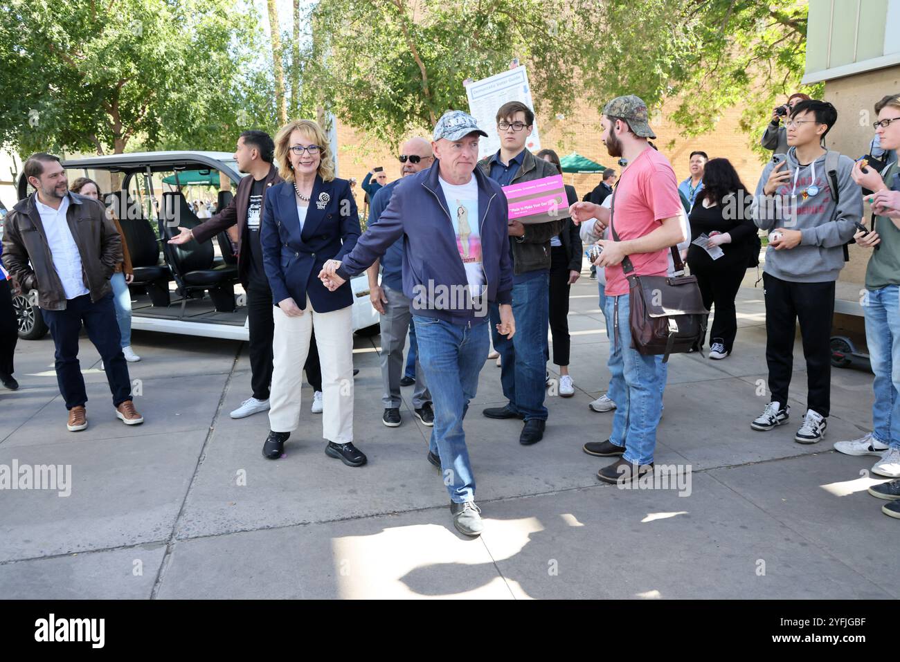 tempe-usa-04th-nov-2024-senator-mark-kelly-former-u-s-rep-gabby