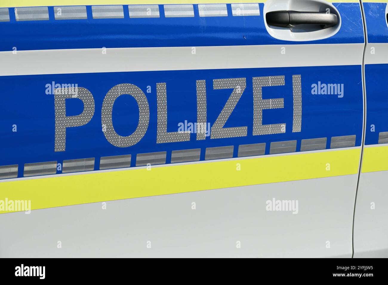 Schriftzug Polizei auf einem Polizeiwagen, Fahrzeug der Bundespolizei ...