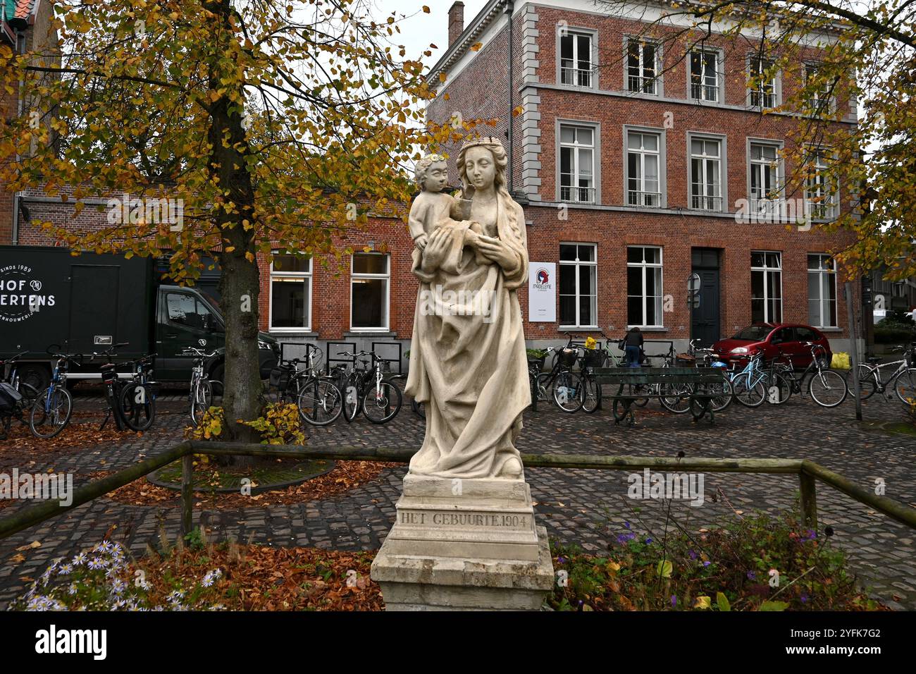 Statue of mary magdalene hi-res stock photography and images - Alamy