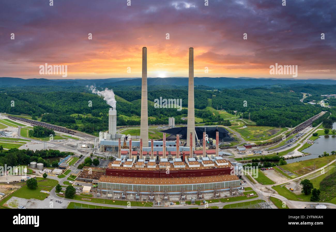 Thermal power plant burning coal fossil fuel for production of electrical energy. Kingston power station in Roane County, Tennessee. Stock Photo