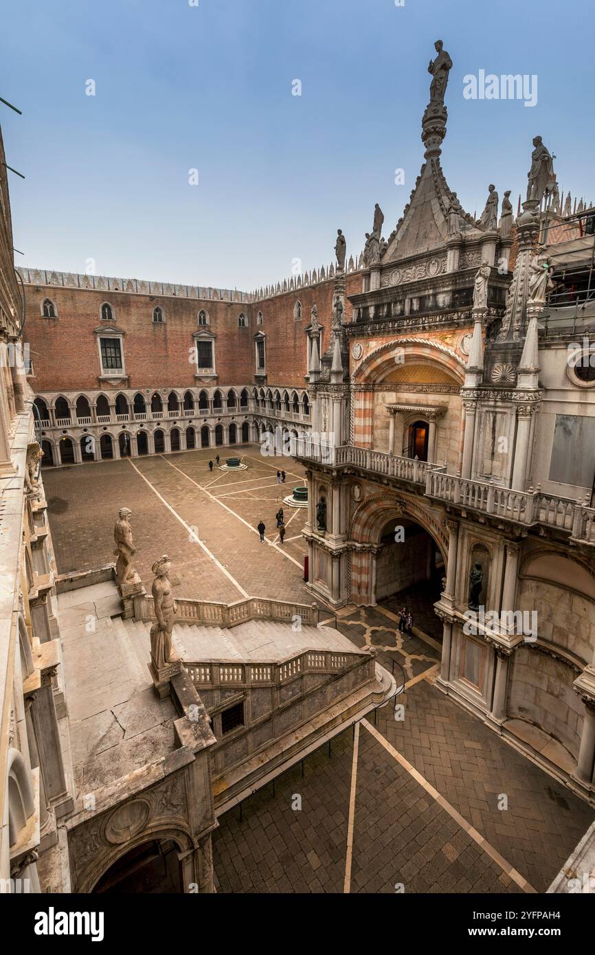 Arcade of the doges palace hi-res stock photography and images - Alamy