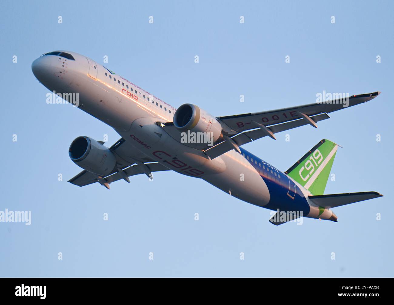 NANCHANG, CHINA - NOVEMBER 4, 22024 - Comac C919/ARJ-212 aircraft perform in formation at Yaohu Airport in Nanchang, East China's Jiangxi province, No Stock Photo