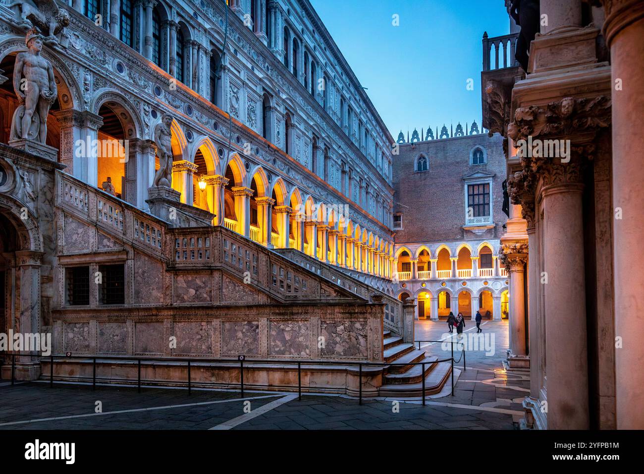 Courtyard doges palace saint hi-res stock photography and images - Alamy