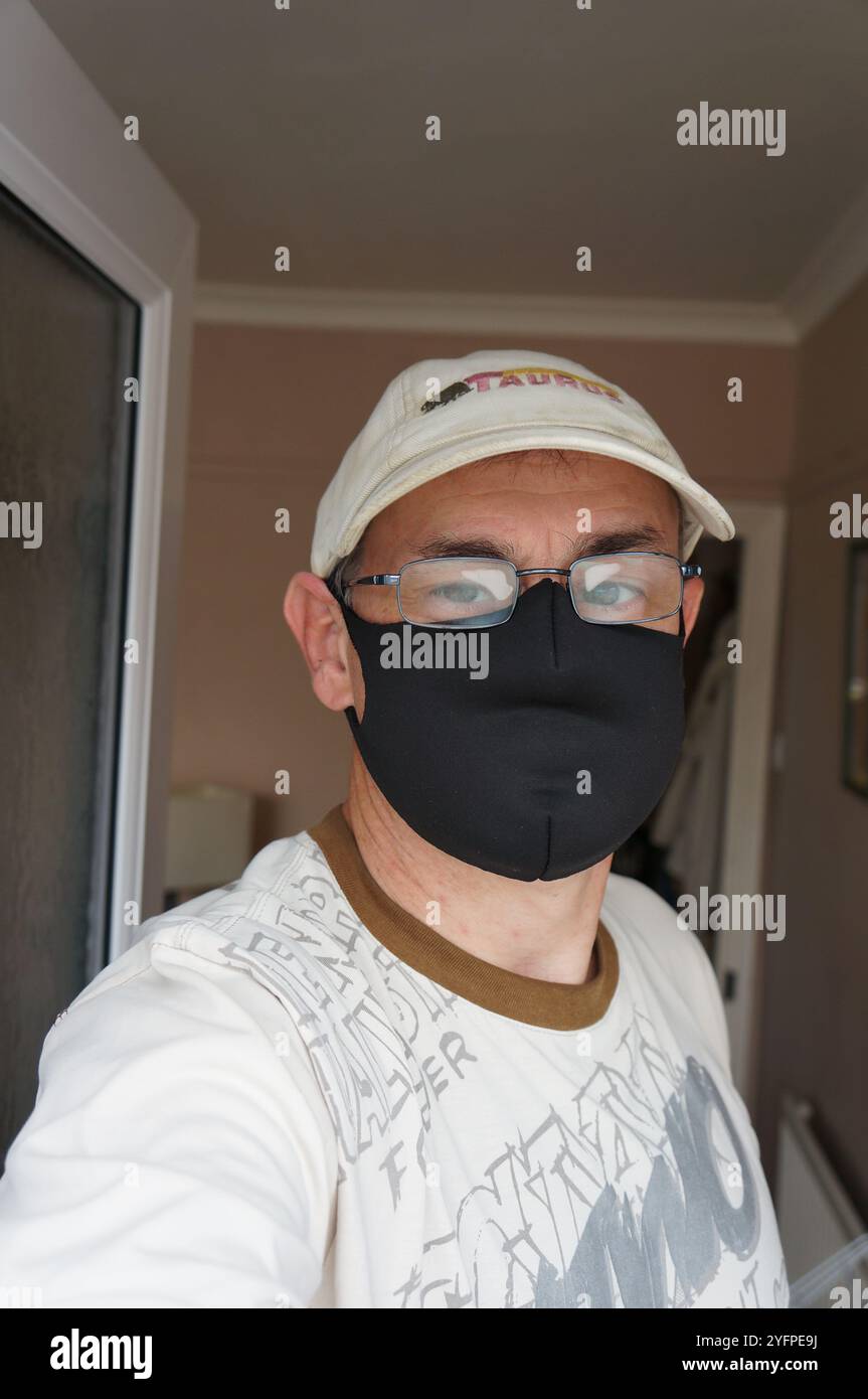 Black man wearing covid 19 hi-res stock photography and images - Alamy