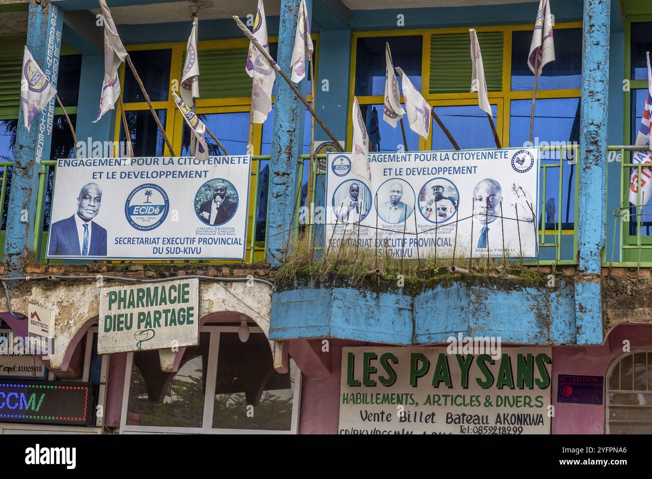 Political signs hi-res stock photography and images - Alamy