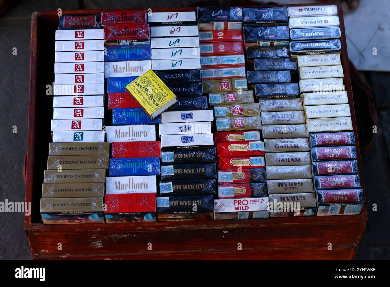 how many cigarettes from lanzarote to northern ireland Cigarettes tobacco sale in shop hi-res stock photography and images