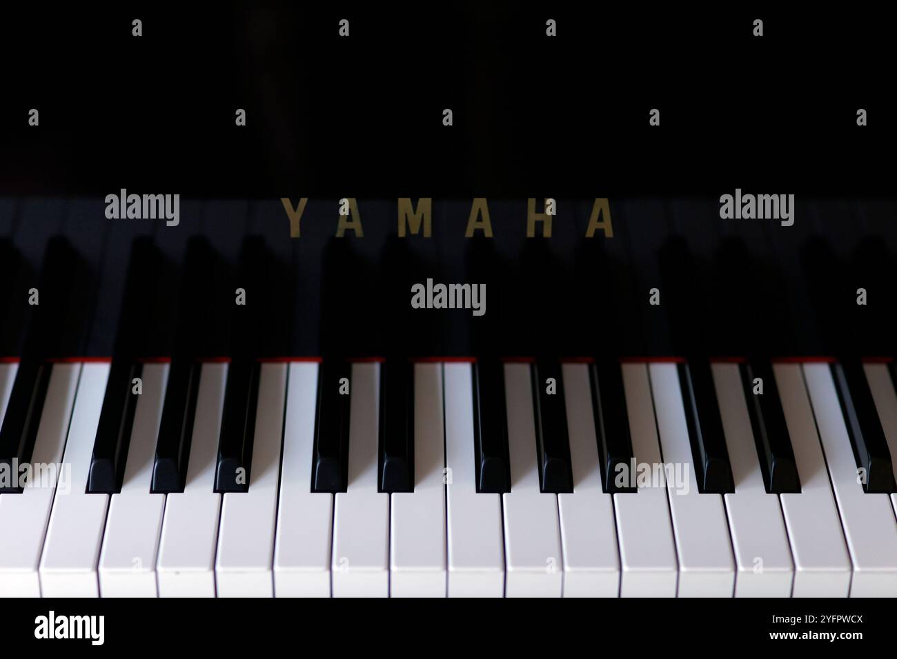 Yamaha piano hi-res stock photography and images - Page 2 - Alamy, image size:1300x956