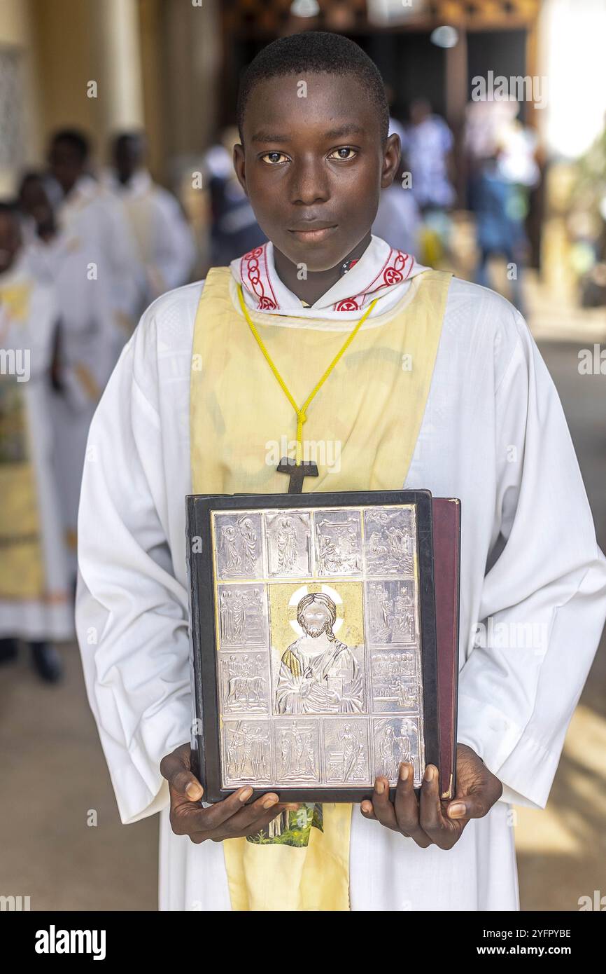 Catholic church africa altar hi-res stock photography and images - Alamy