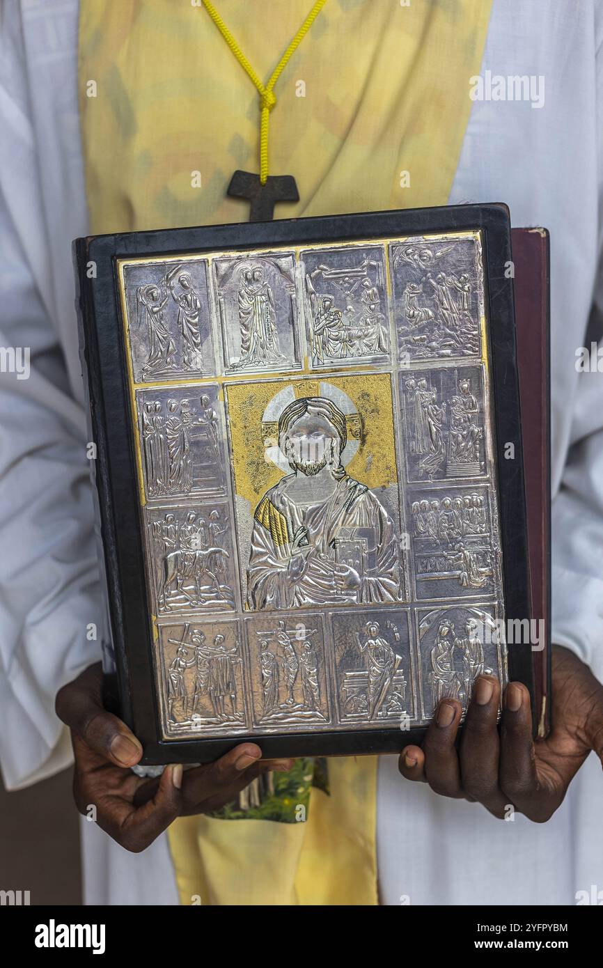 Catholic church africa altar hi-res stock photography and images - Alamy