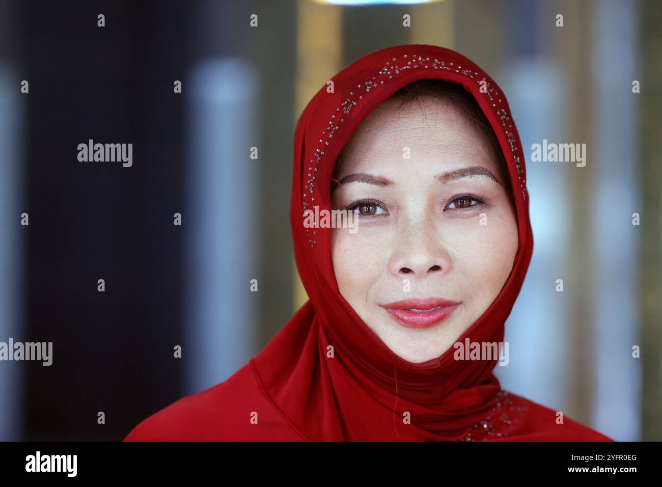 Woman indonesia muslim wearing hi-res stock photography and images - Alamy