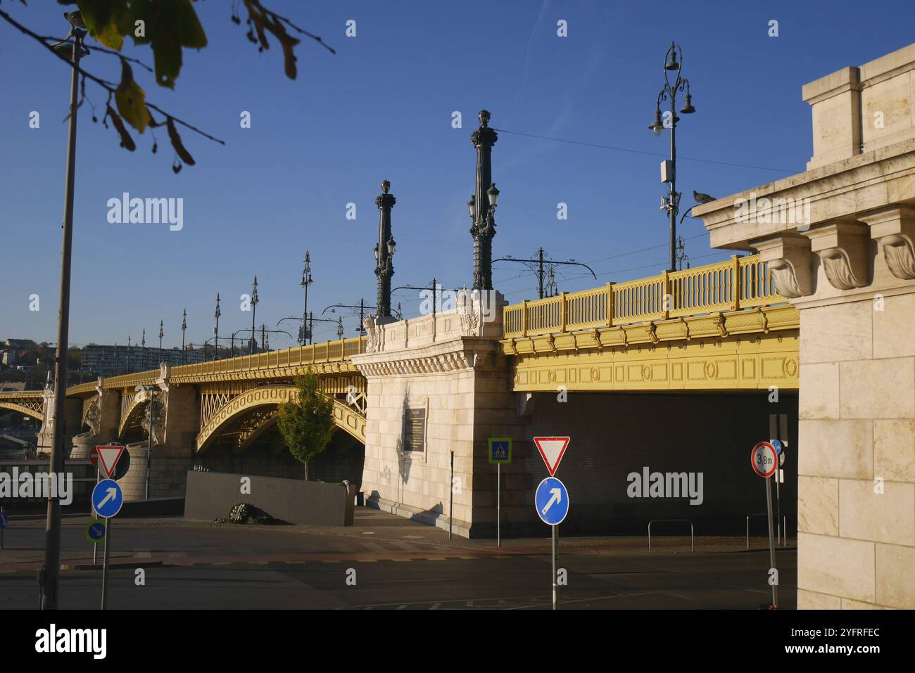 Margit bridge budapest hi-res stock photography and images - Alamy
