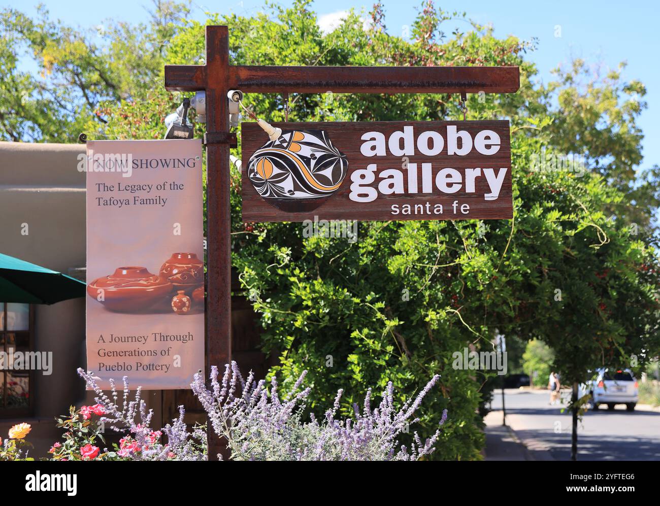 Canyon Road, Santa Fe, New Mexico, a street dedicated to the country's finest art, with over a 100 galleries, boutiques & restaurants in one half mile. Stock Photo