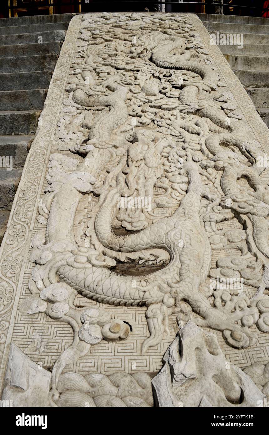 Detail of the dragon carvings on the stairs up to the Hall of Prayer ...