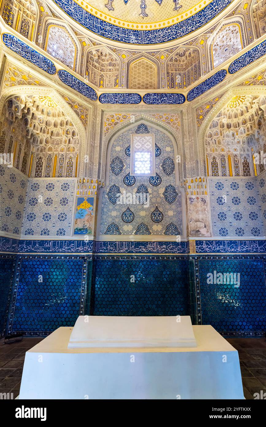 Interior of Shirin Bika Aga Tomb, in Shah-i-Zinda or Shohizinda (The Living King), a stunning necropolis in Samarkand. Uzbelistan. This amazing necrop Stock Photo