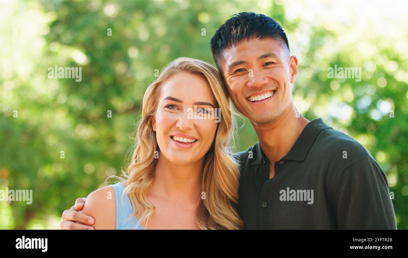 Couple in outdoor setting hi-res stock photography and images - Alamy