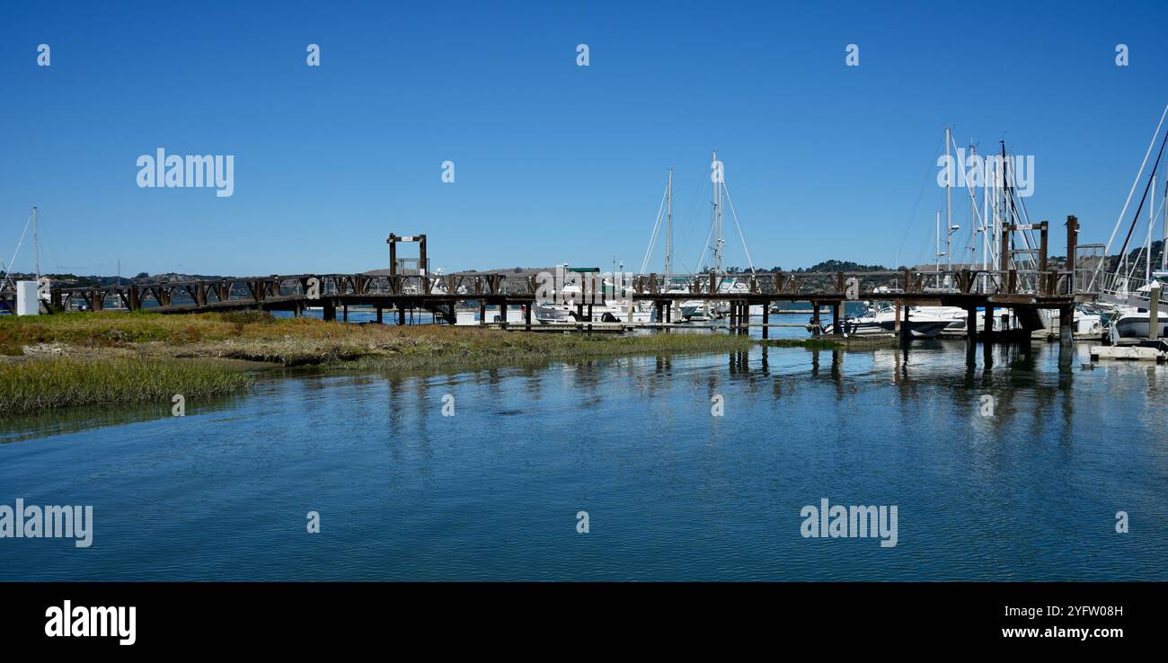 Pier across harbour boats hi-res stock photography and images - Alamy