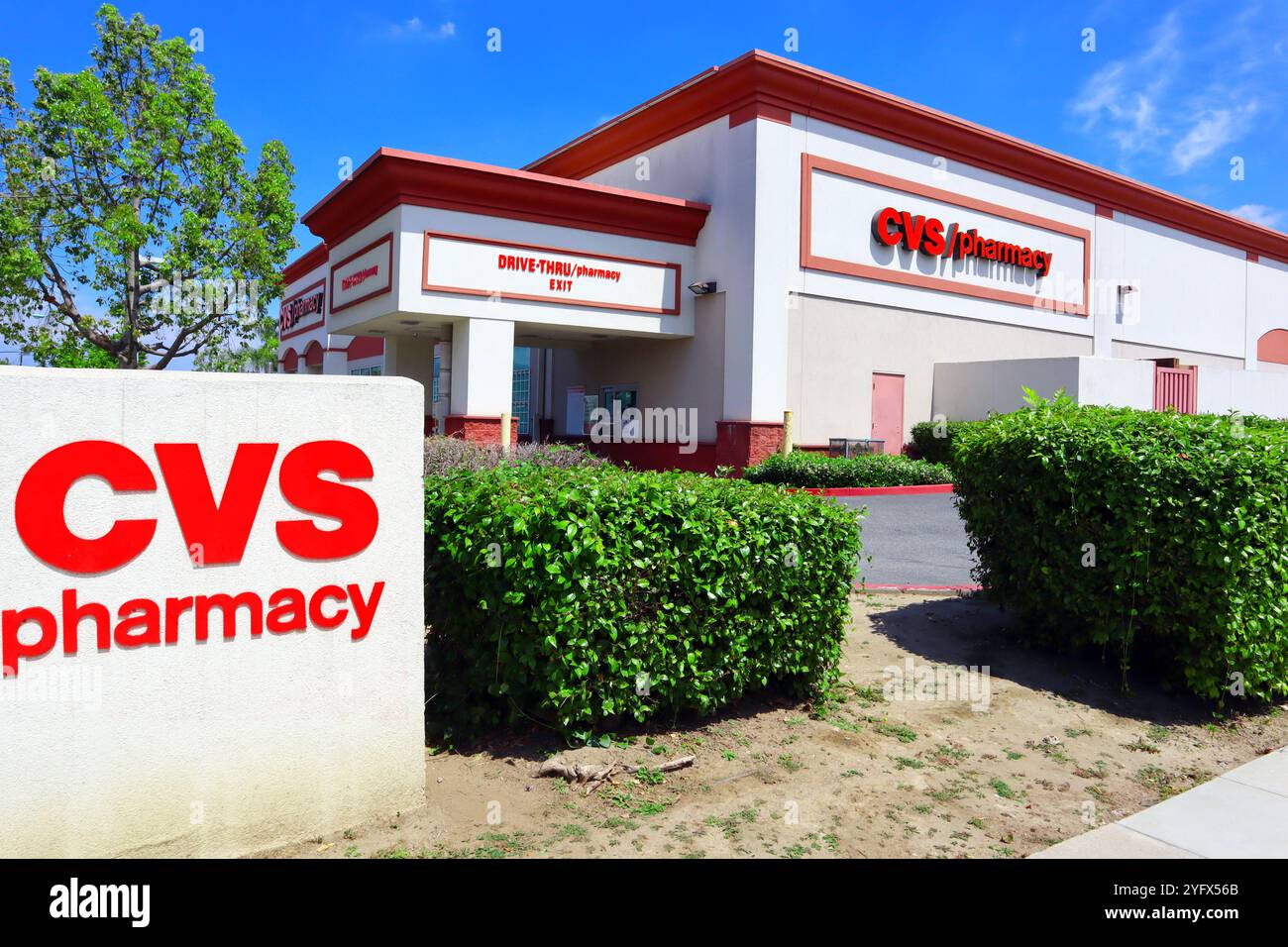 Drive thru pharmacy sign hi-res stock photography and images - Alamy