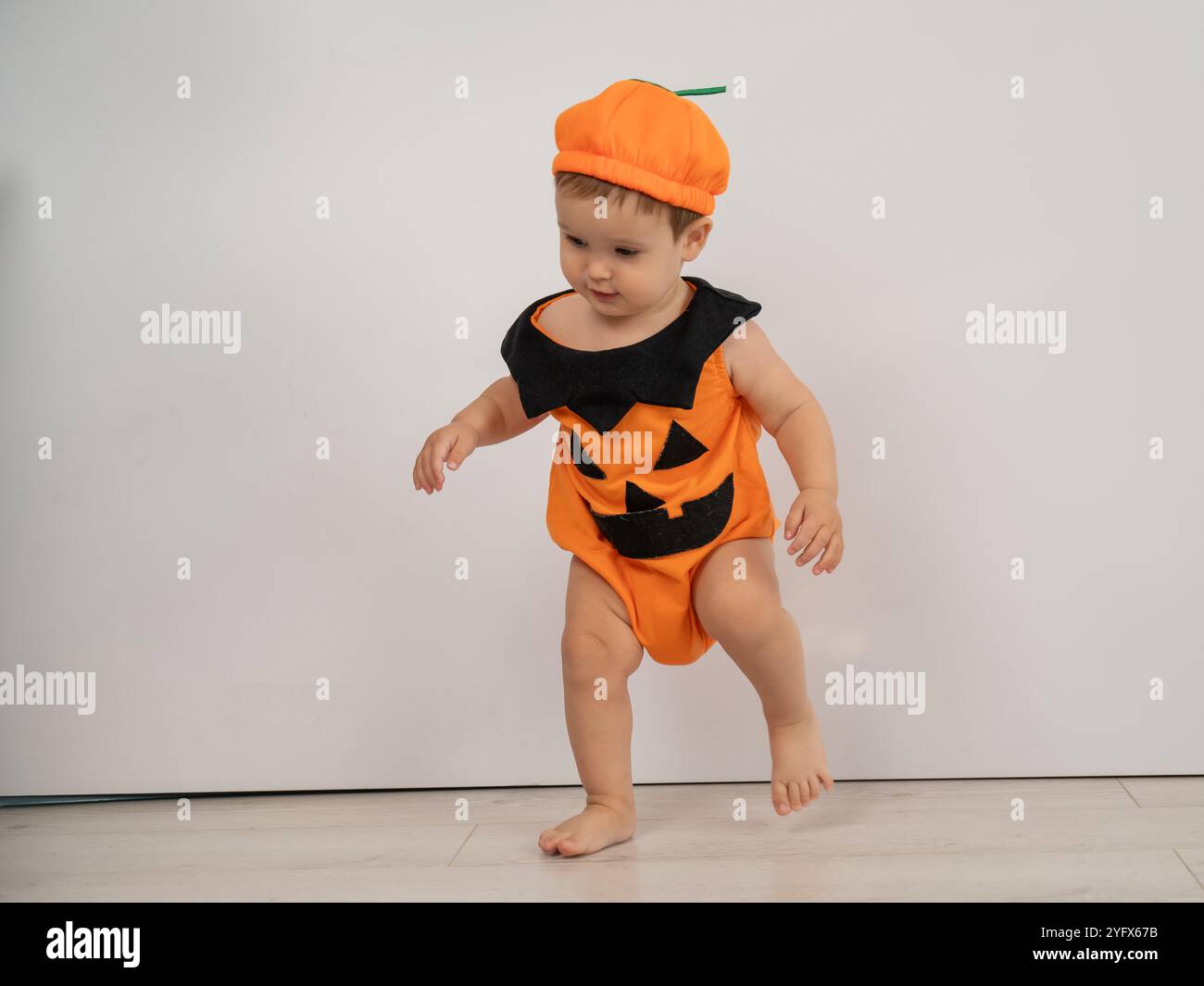 Infant in halloween costume hi-res stock photography and images - Alamy