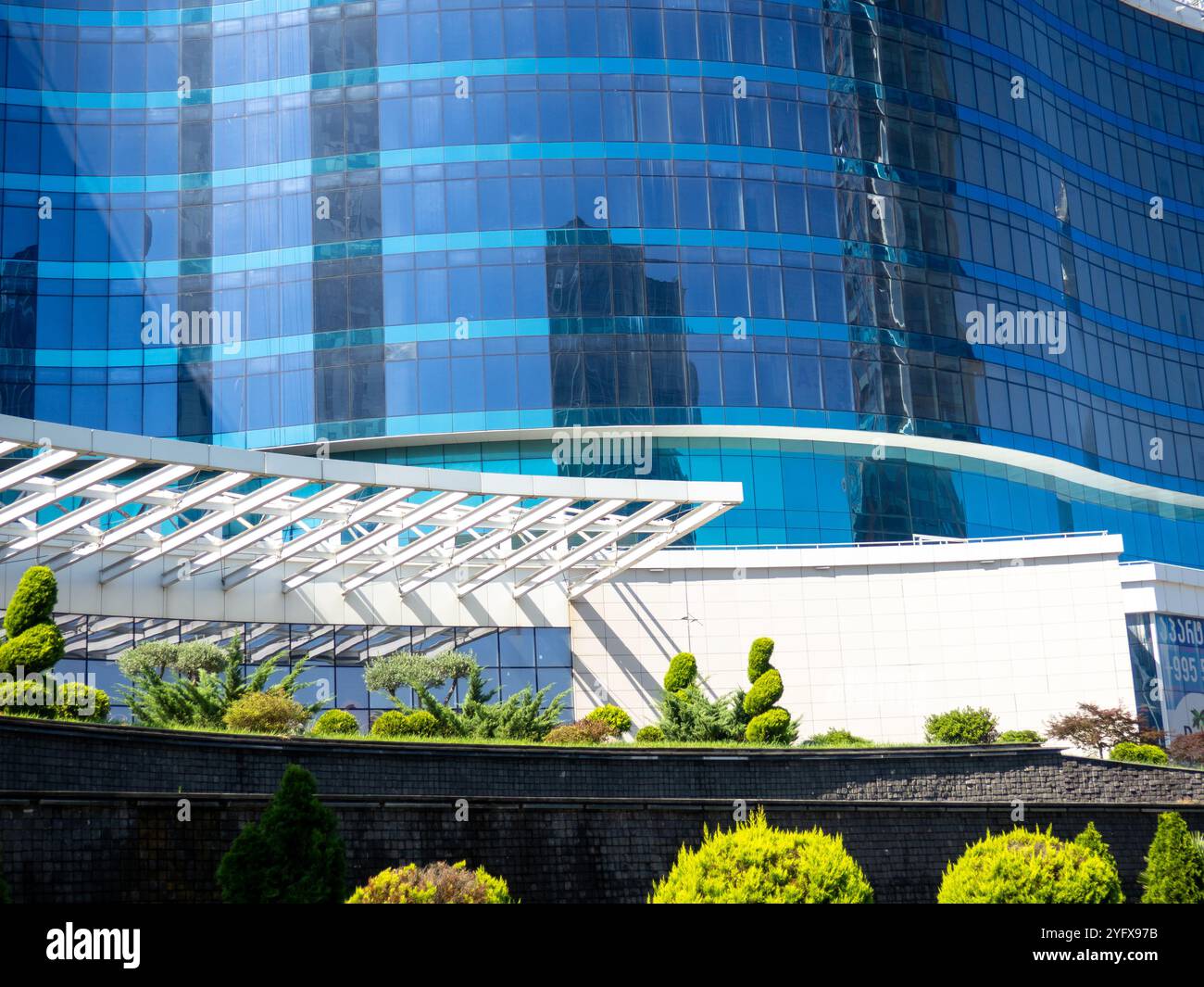 Luxury Landscape Design for Modern Villas - Luxury Modern Apartment Building Landscaping