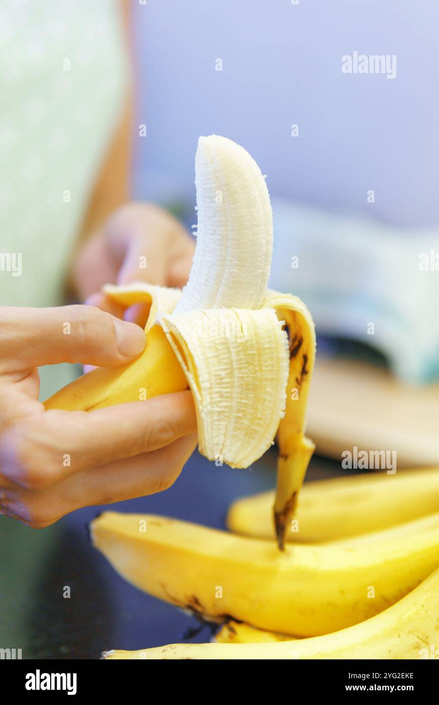 Banana peel kitchen hi-res stock photography and images - Alamy