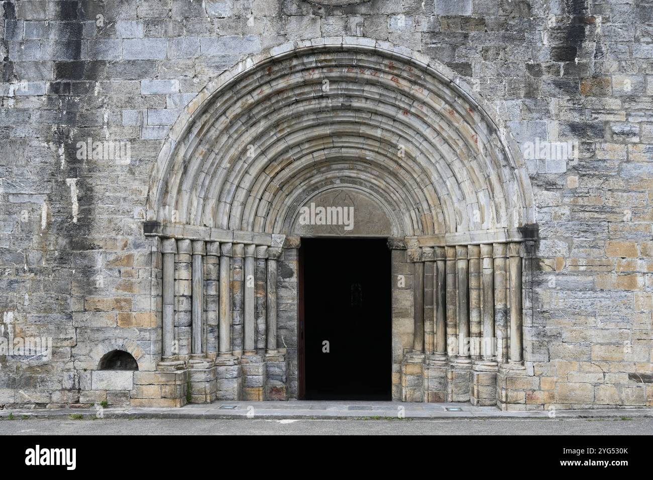 Romanesque Entrance to the Abbey Church or Abbatiale de Saint-Savin-en-Lavedan (f.c10th) Saint Savin Hautes-Pyrénées France Stock Photo