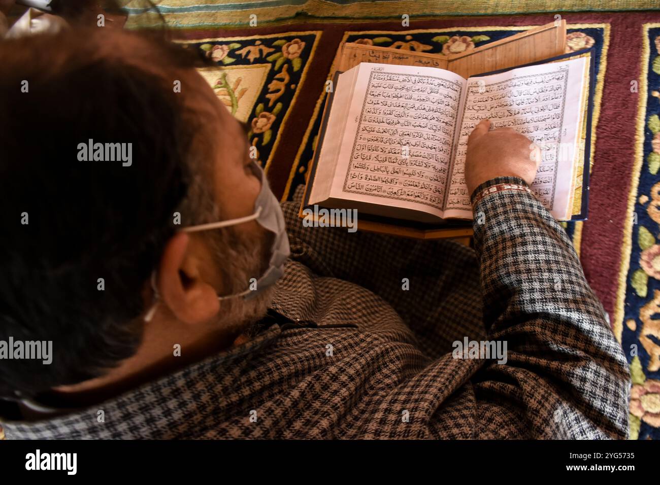 A Kashmiri man reads Holy Quran inside Kashmir's grand Mosque Jamia ...