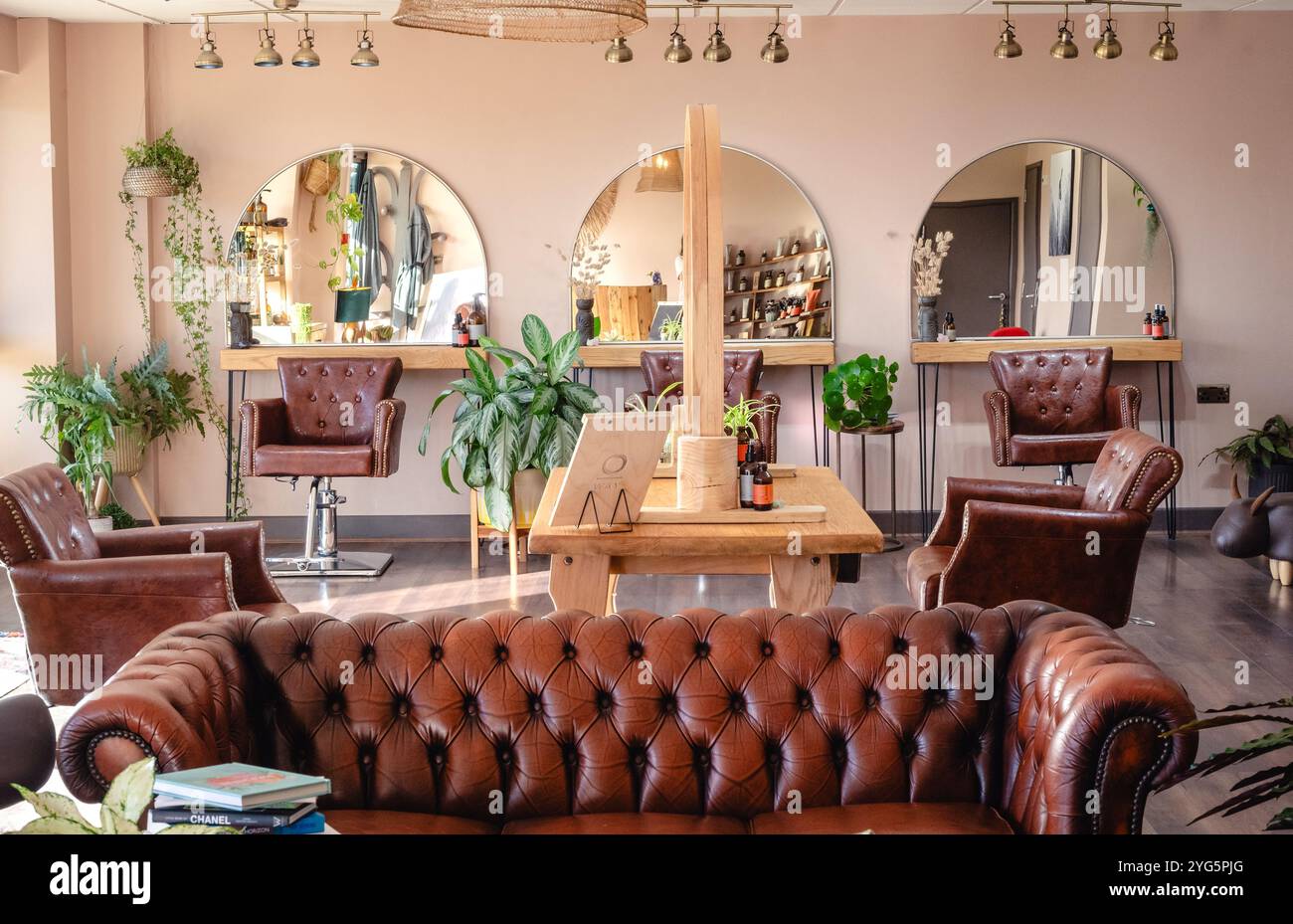 Hair salon displays hi-res stock photography and images - Alamy