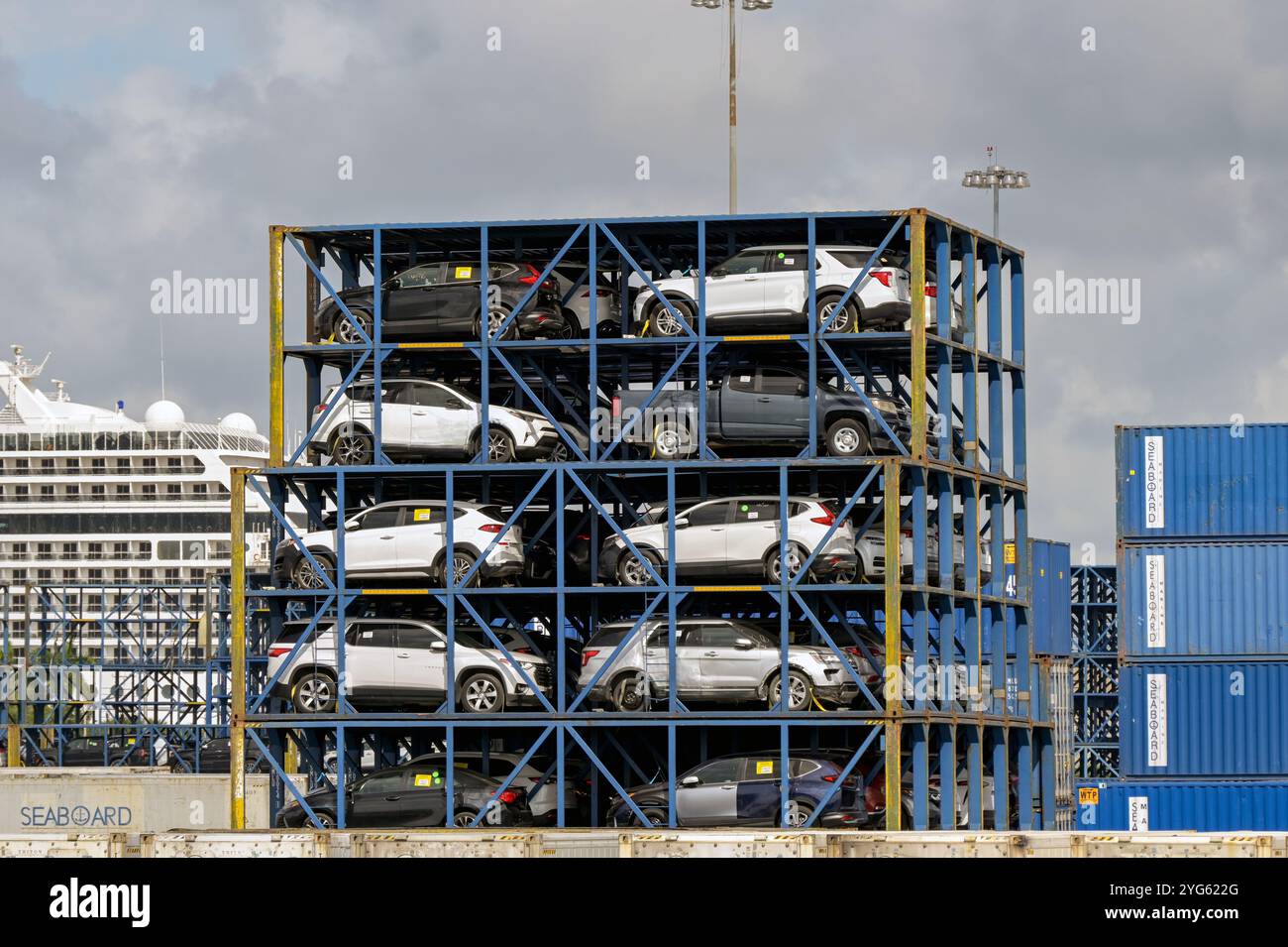 Car crate hi-res stock photography and images - Alamy