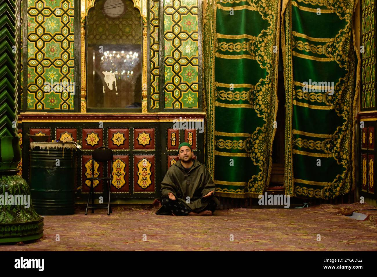 A Kashmiri man prays in a Shrine as Ramadhan commences in Srinagar ...